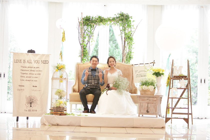 華やかお洒落なメインテーブルになる♡可愛くって素敵な「高砂ソファ」のお手本pic＊11選にて紹介している画像