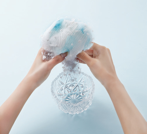 Cute and Easy DIY: How to Make a Shell and Glass Ring Pillow for Wedding Rings ♡にて紹介している画像