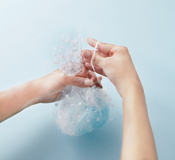 Cute and Easy DIY: How to Make a Shell and Glass Ring Pillow for Wedding Rings ♡にて紹介している画像