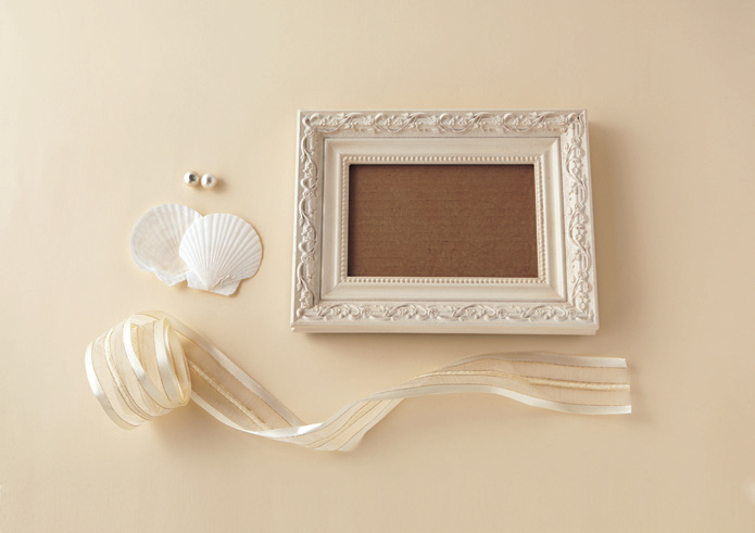 Cute and Easy DIY: How to Make a Shell and Glass Ring Pillow for Wedding Rings ♡にて紹介している画像