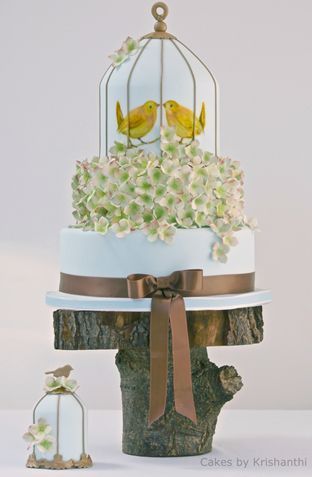 鳥かご型が可愛い♡wedding cakeを14こあつめましたにて紹介している画像