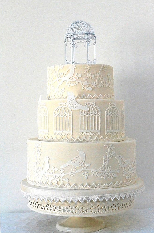 鳥かご型が可愛い♡wedding cakeを14こあつめましたにて紹介している画像