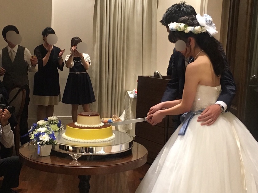 "Elevate Your Bridal Look: Adorable Hair Accessories with Flower Crowns and More!"にて紹介している画像