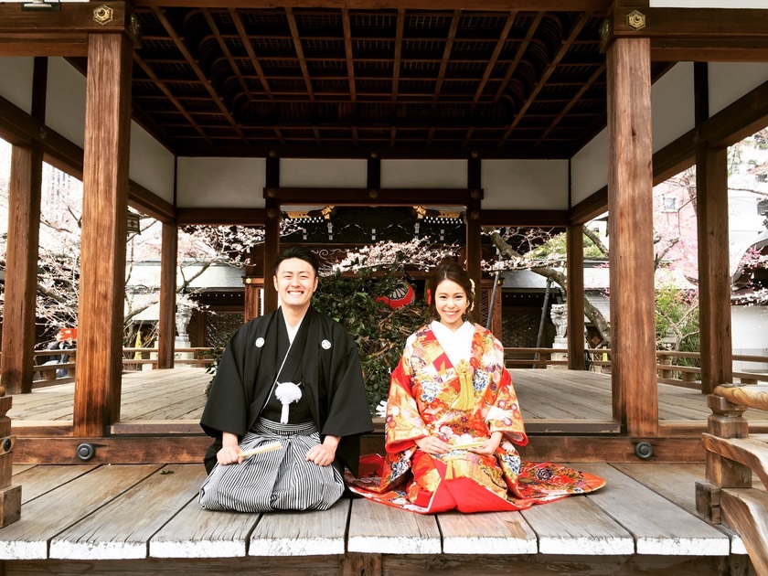 和装前撮りする花嫁さん必見♡真似したいお洒落・可愛い定番ポーズ8選＊にて紹介している画像