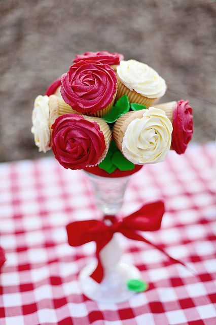 Can You Believe It?! This Bouquet is Made of Flower Cupcakes♡にて紹介している画像