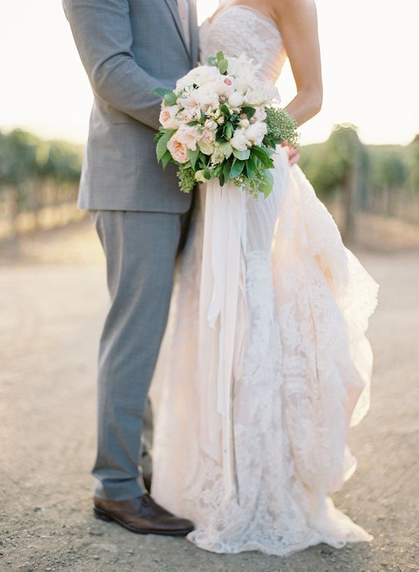 "Floral Lace: Utterly Romantic! Breathtakingly Beautiful Floral Embroidery ♡"にて紹介している画像