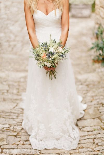 "Floral Lace: Utterly Romantic! Breathtakingly Beautiful Floral Embroidery ♡"にて紹介している画像