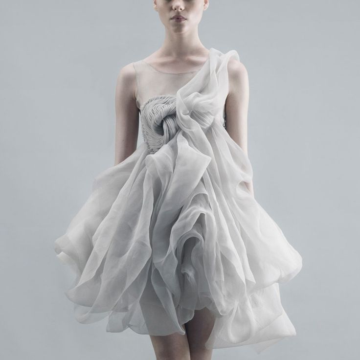 Just Like Cotton Candy! 10 Fluffy Sugar Dresses with Layered Tulleにて紹介している画像