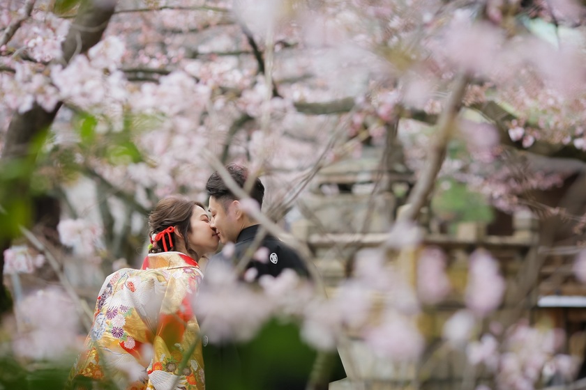 和装前撮りする花嫁さん必見♡真似したいお洒落・可愛い定番ポーズ8選＊にて紹介している画像