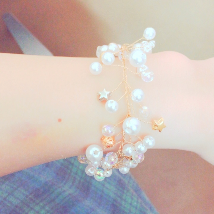 手首を華奢可愛く見せる＊髪飾りより簡単にDIYできる〔小枝のブレスレット〕の魅力って何？？にて紹介している画像