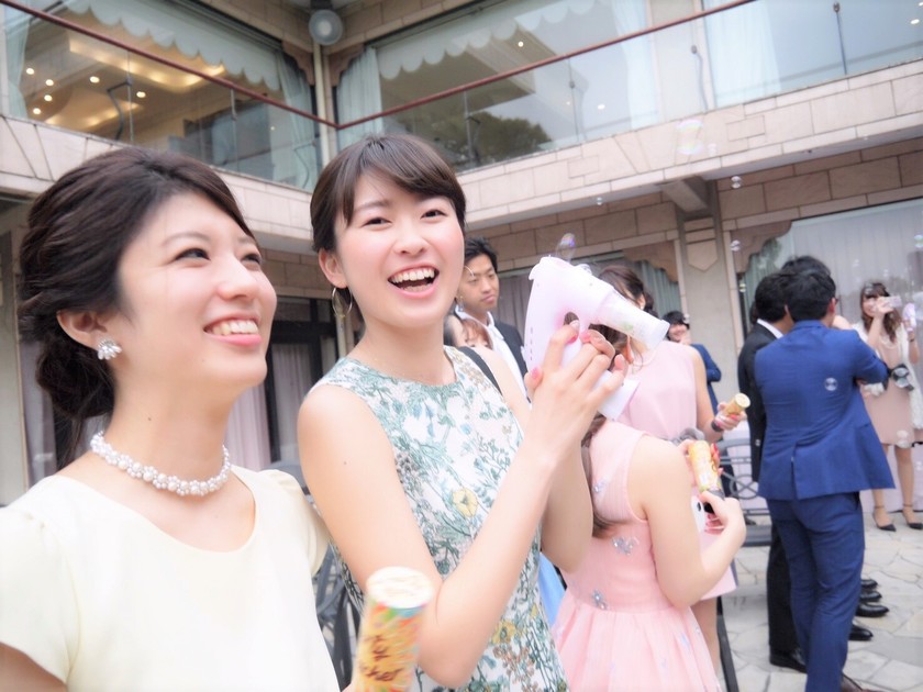 【Comprehensive Guide】Essential Items and Method for Confetti Shower and Bubble Showerにて紹介している画像