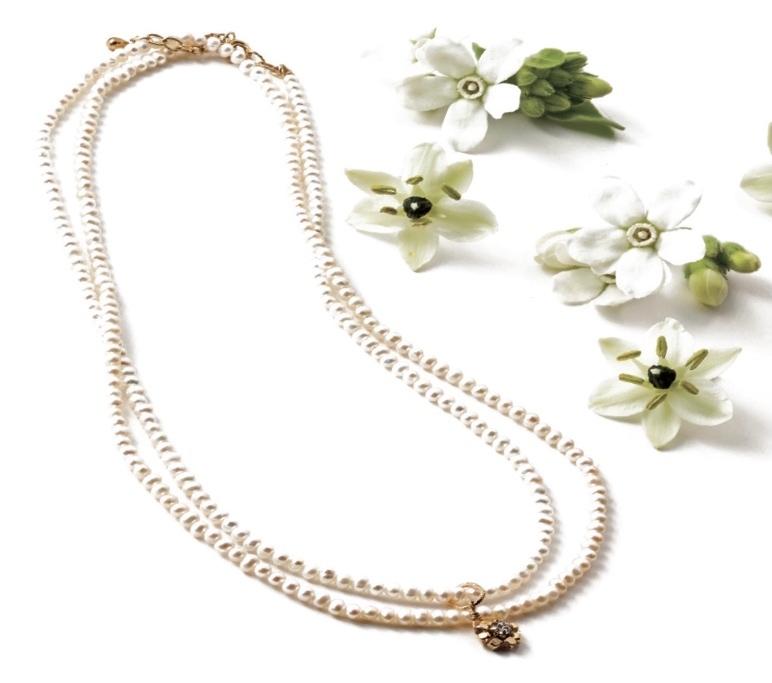 Classic Designs: The Right Way to Play with Accessories! How to Wear an A-Line Wedding Dress ♡にて紹介している画像