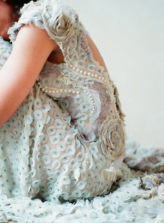 シンデレラみたい♡ブルーのwedding dressをあつめましたにて紹介している画像