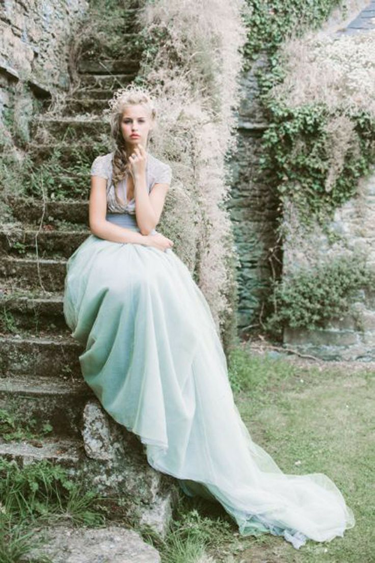 シンデレラみたい♡ブルーのwedding dressをあつめましたにて紹介している画像