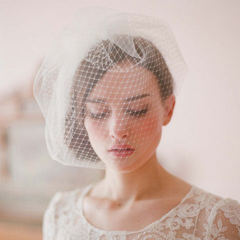 Can't Take My Eyes Off Him♡ Create an Adorably Cute and Pure Bride with a Short Veil*にて紹介している画像