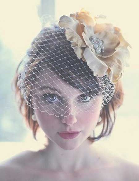 Can't Take My Eyes Off Him♡ Create an Adorably Cute and Pure Bride with a Short Veil*にて紹介している画像