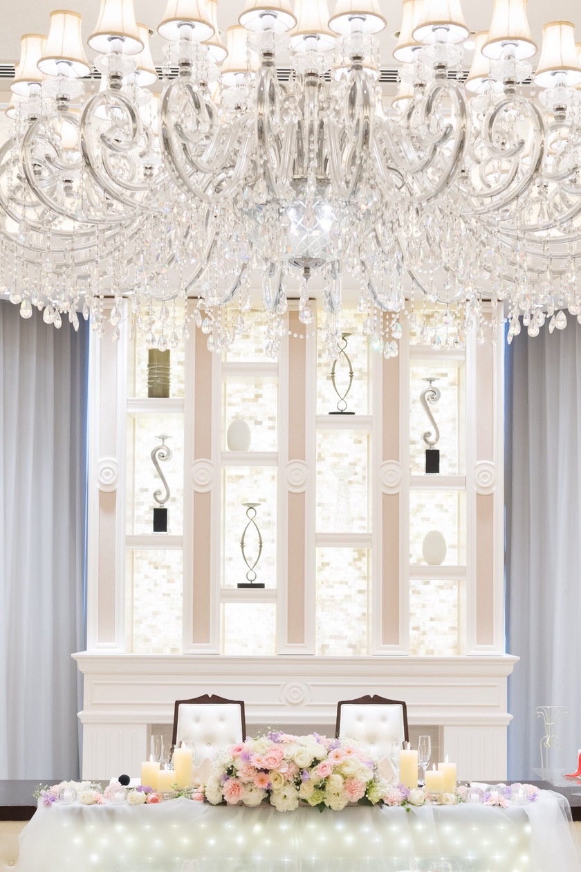 "Main Table Decorations: Adorn the 'Front' for Extra Cuteness! A Collection of Adorable Items to Beautify the High Table Area"にて紹介している画像