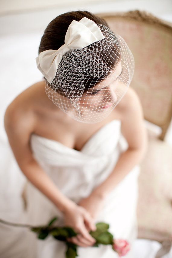 Can't Take My Eyes Off Him♡ Create an Adorably Cute and Pure Bride with a Short Veil*にて紹介している画像