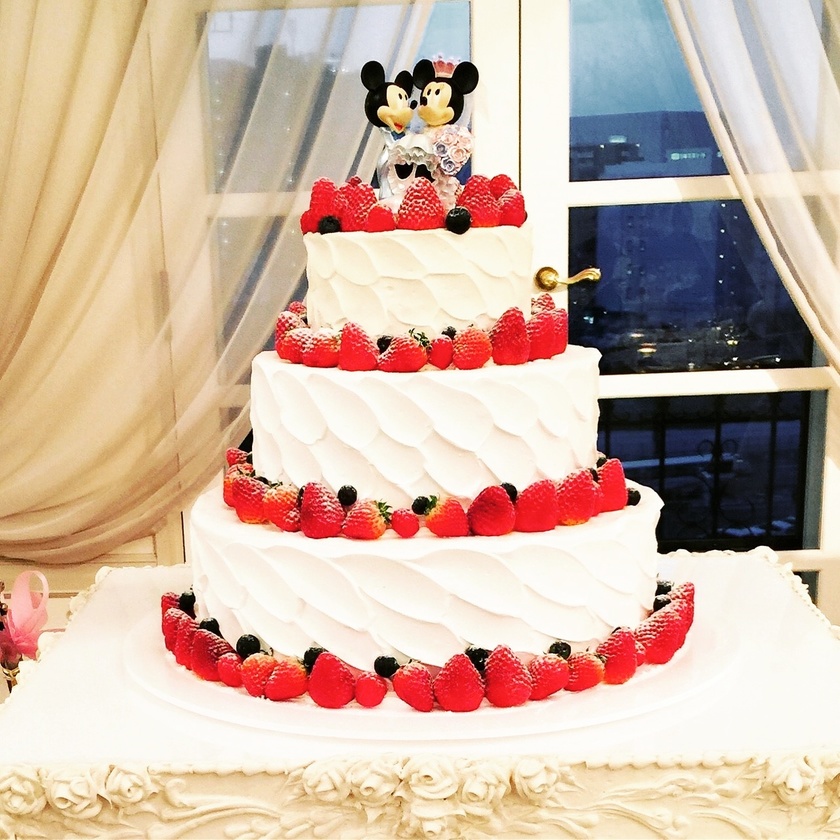 Vibrant and Delicious♡ A Collection of Designs for the Fruit Shower Cake Overflowing with Fruits♩にて紹介している画像