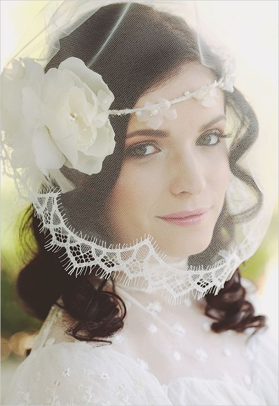 Can't Take My Eyes Off Him♡ Create an Adorably Cute and Pure Bride with a Short Veil*にて紹介している画像