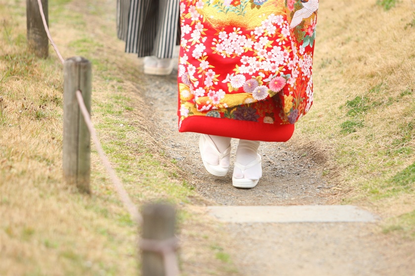 和装前撮りする花嫁さん必見♡真似したいお洒落・可愛い定番ポーズ8選＊にて紹介している画像