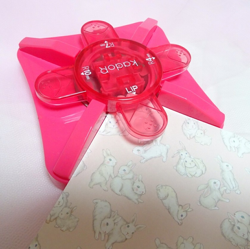 花嫁DIYのクオリティを上げる！ペーパーアイテムの角処理が出来る「コーナーパンチ」のブランド3選♩にて紹介している画像