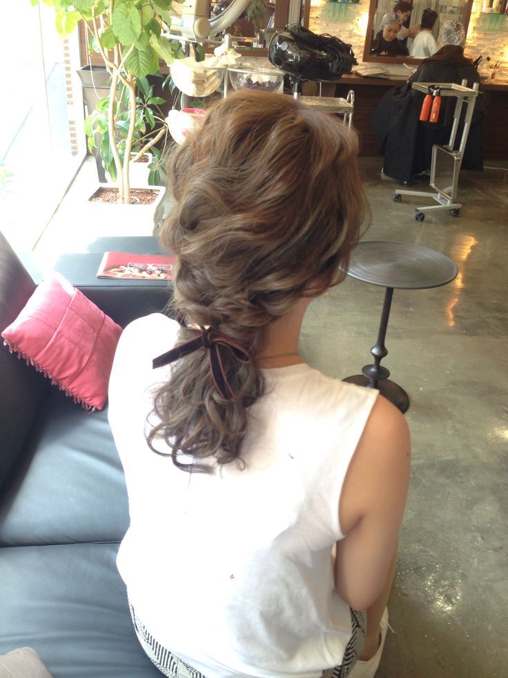 Full of Girly Taste: A Cute Ribbon Hair Arrangement Catalog by Four Different Styles ♩にて紹介している画像