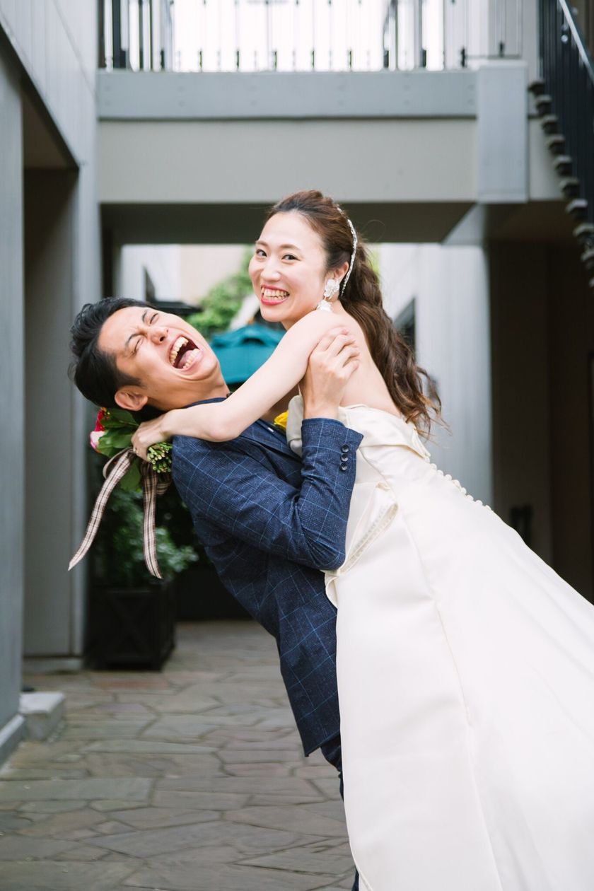 Two Key Points to Keep in Mind! What Are the Tips for Taking the Challenging "Hugging Pose"?にて紹介している画像