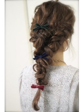Full of Girly Taste: A Cute Ribbon Hair Arrangement Catalog by Four Different Styles ♩にて紹介している画像