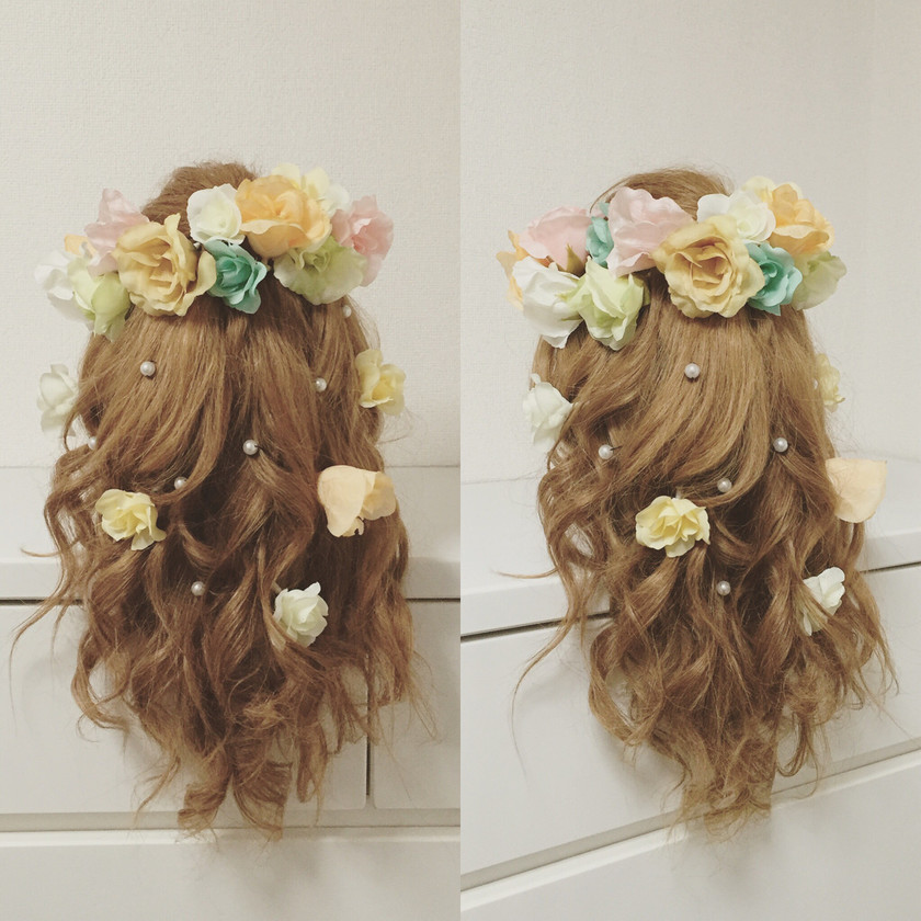 可憐で愛らしい雰囲気になる＊ぽんぽんランダムにお花を飾ったブライダルヘア特集♡にて紹介している画像