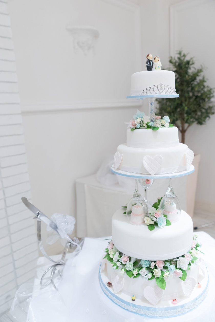 究極のゲスト参加型演出！ウェディングケーキをゲストみんなで作り上げる演出が凄すぎ♡にて紹介している画像