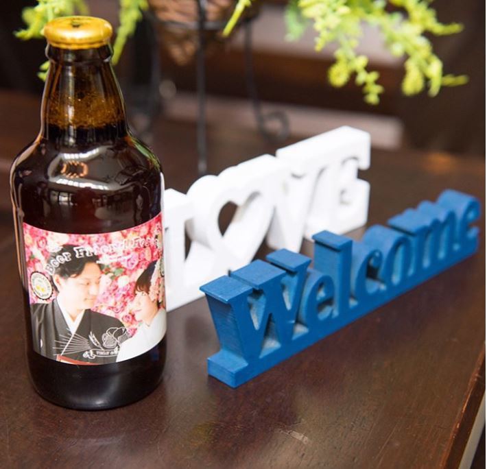 A Bride's Wonderful Idea: Creating Custom Labels for Original Beer with a Burst of Personality ♡にて紹介している画像