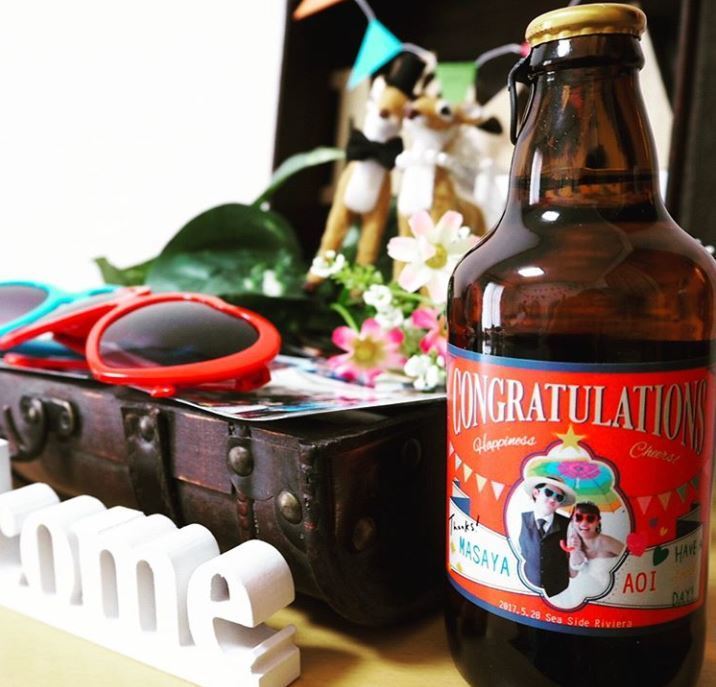 A Bride's Wonderful Idea: Creating Custom Labels for Original Beer with a Burst of Personality ♡にて紹介している画像