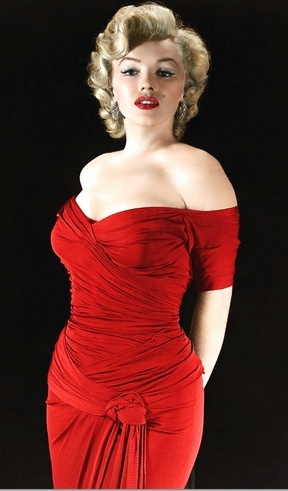 Stunningly Beautiful and Sexy Bridal Look: Dazzle in an Off-Shoulder Dress!にて紹介している画像