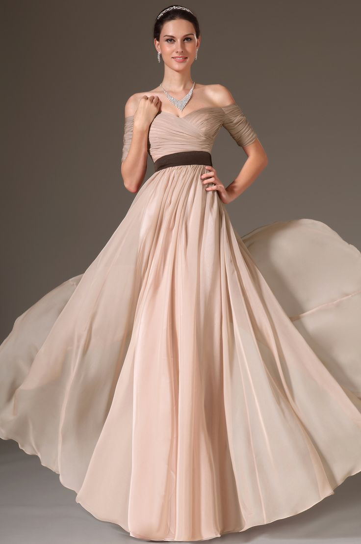 Stunningly Beautiful and Sexy Bridal Look: Dazzle in an Off-Shoulder Dress!にて紹介している画像