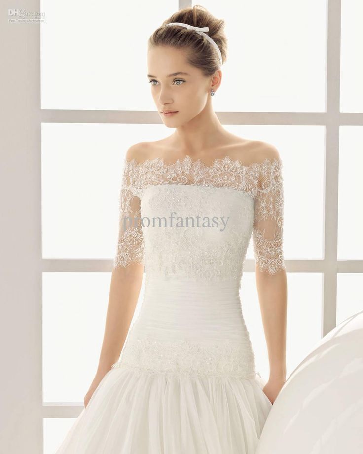 Stunningly Beautiful and Sexy Bridal Look: Dazzle in an Off-Shoulder Dress!にて紹介している画像