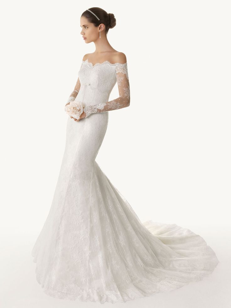 Stunningly Beautiful and Sexy Bridal Look: Dazzle in an Off-Shoulder Dress!にて紹介している画像
