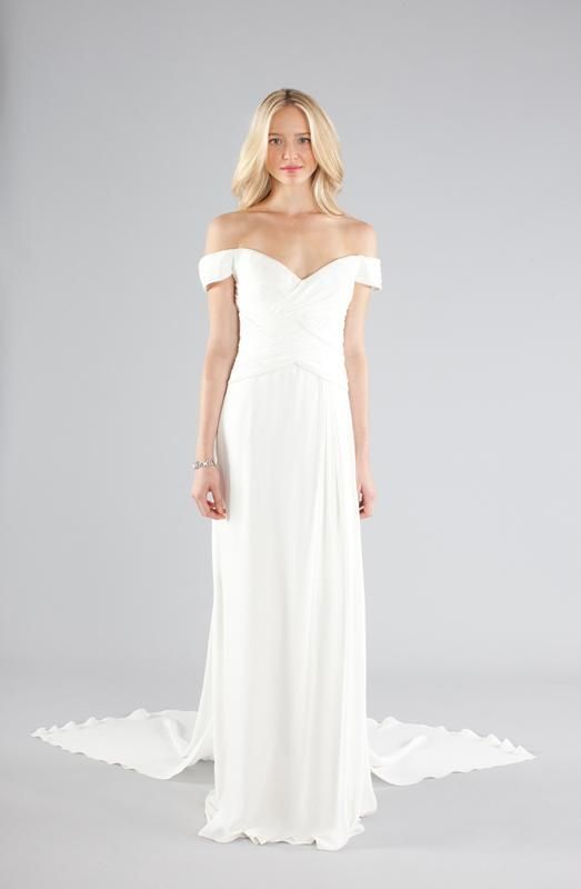 Stunningly Beautiful and Sexy Bridal Look: Dazzle in an Off-Shoulder Dress!にて紹介している画像