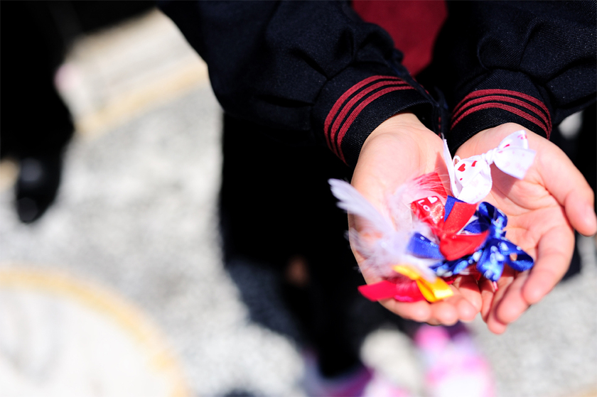 リボンシャワーにハマる人続出♡最近流行りの楽しい演出でみんなを笑顔に！にて紹介している画像