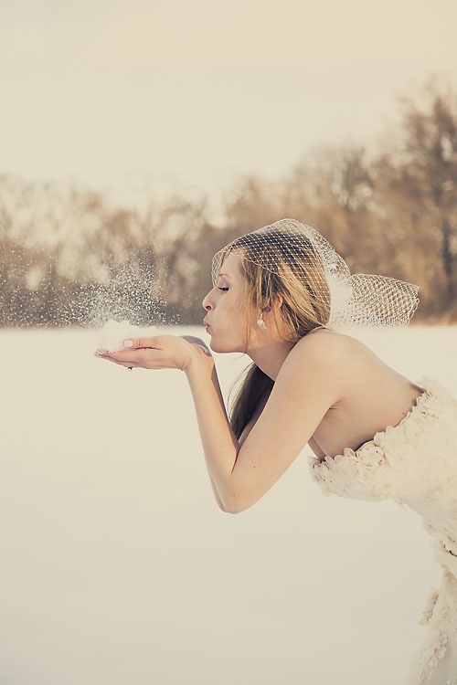 銀世界に舞い降りた奇跡♡降りしきる雪の中のプロポーズが最高にロマンティック！にて紹介している画像