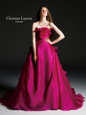 Introducing 10 Rare and Valuable Christian Lacroix Wedding Dresses♡にて紹介している画像