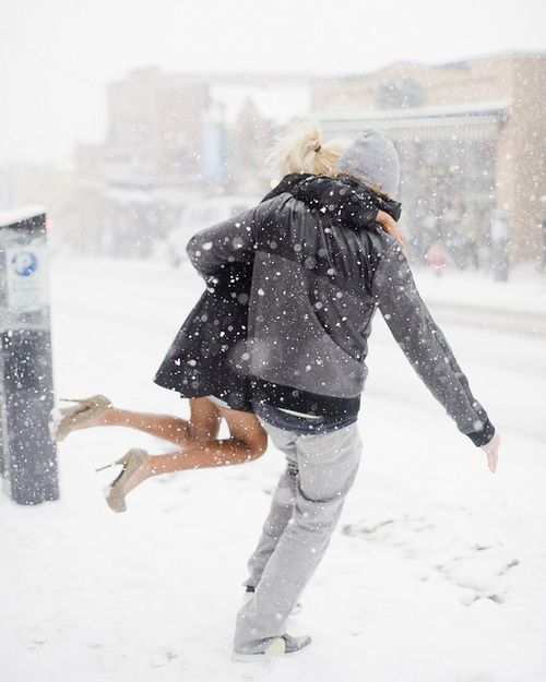 銀世界に舞い降りた奇跡♡降りしきる雪の中のプロポーズが最高にロマンティック！にて紹介している画像