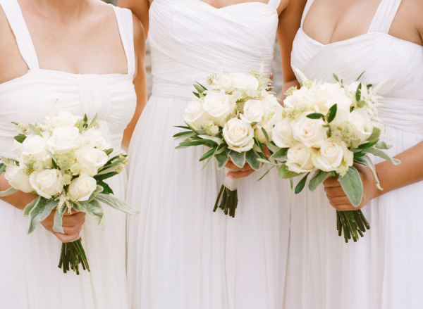 A Romantic Wedding Featuring White Roses: A Showcase of Everything♡にて紹介している画像