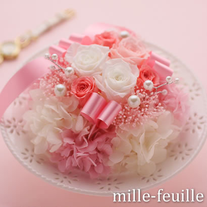 The Bride Insists on Everything Being Cute♡ A Princess Ring Pillow Overflowing with Flowers♡にて紹介している画像