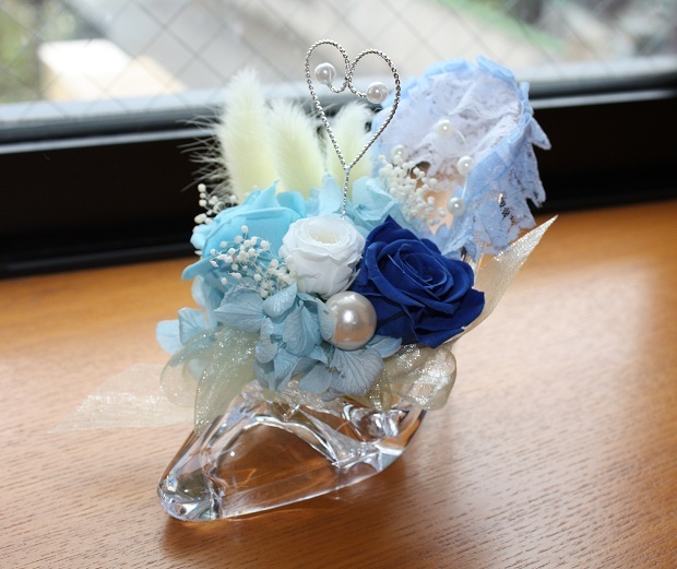 The Bride Insists on Everything Being Cute♡ A Princess Ring Pillow Overflowing with Flowers♡にて紹介している画像