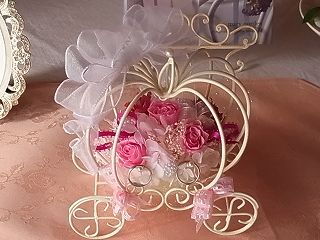 The Bride Insists on Everything Being Cute♡ A Princess Ring Pillow Overflowing with Flowers♡にて紹介している画像