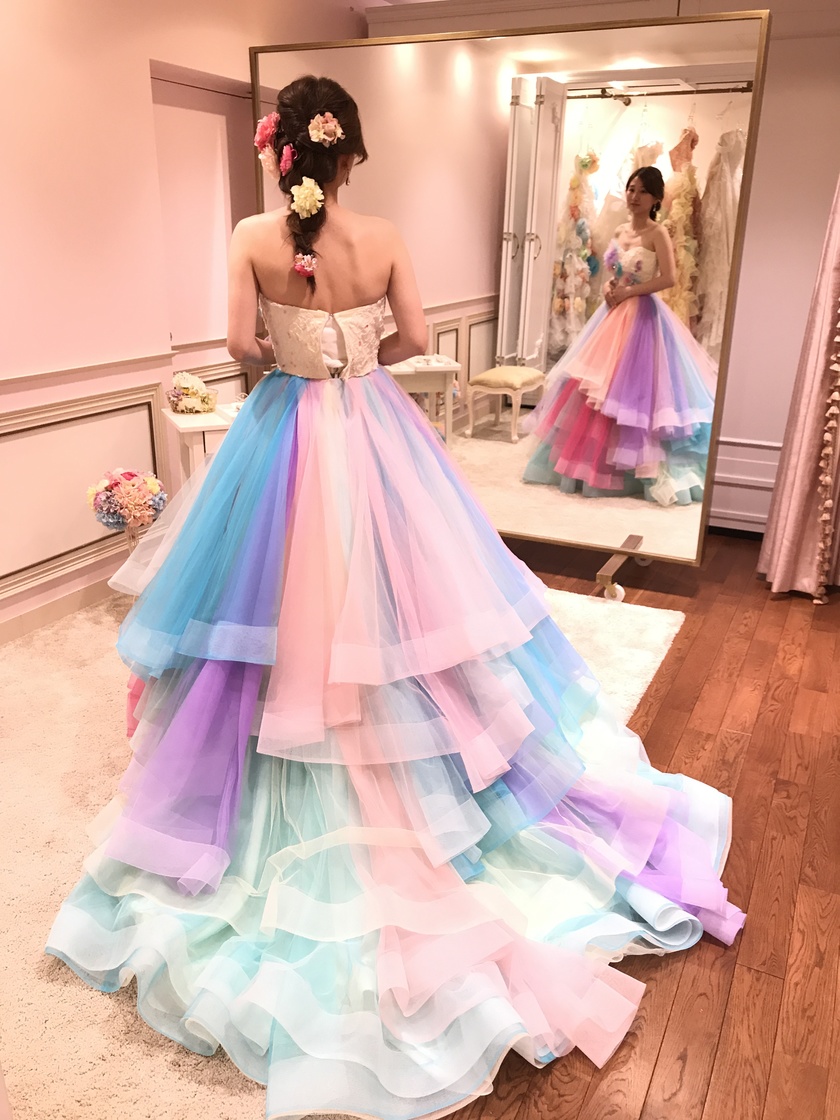 "No More Fights! Tips for Taking Adorable 'Record Photos' with Your Groom During the Dress Fitting"にて紹介している画像