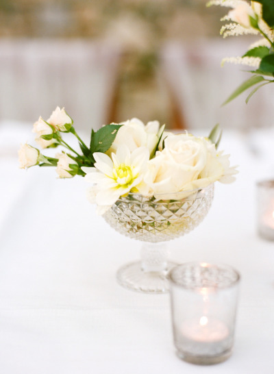 A Romantic Wedding Featuring White Roses: A Showcase of Everything♡にて紹介している画像