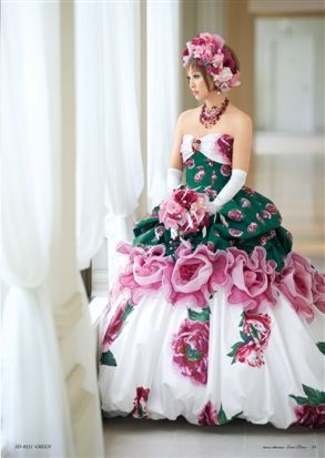 A Stunning Variety of Colors and Designs: Check Out Uno-chan's Produced Dresses from "Scena D'uno"!にて紹介している画像