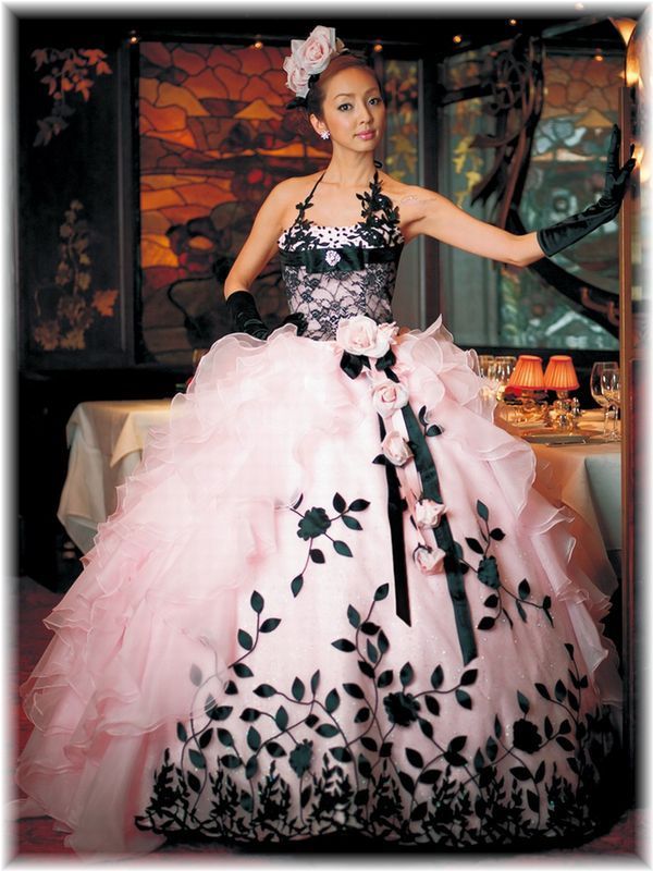 A Stunning Variety of Colors and Designs: Check Out Uno-chan's Produced Dresses from "Scena D'uno"!にて紹介している画像